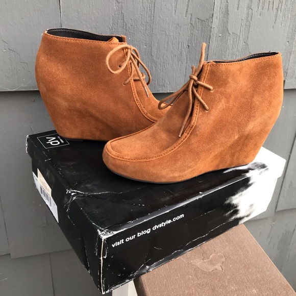 Dolce Vita Wedge Pilar Booties - Picture 2 of 7